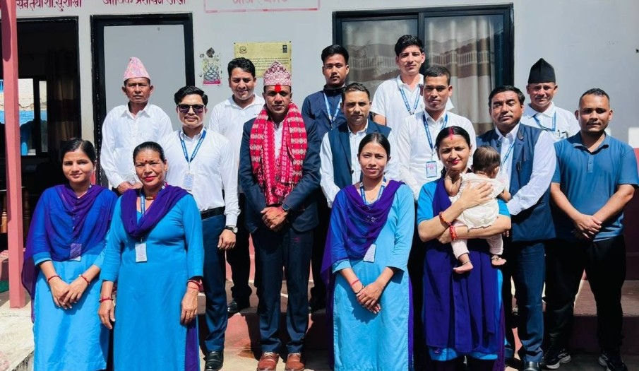 जिल्ला प्रशासन कार्यालय, बाग्लुङबाट सरुवा भई आउनुभएका प्रमुख जिल्ला अधिकारी श्री नवराज बरालज्युलाई यस कार्यालयका कर्मचारीहरुद्वारा यस कार्यालयमा सफल कार्यकालको शुभकामना सहित हार्दिक स्वागत कार्यक्रम सम्पन्न । मिति २०८३/०५/२५